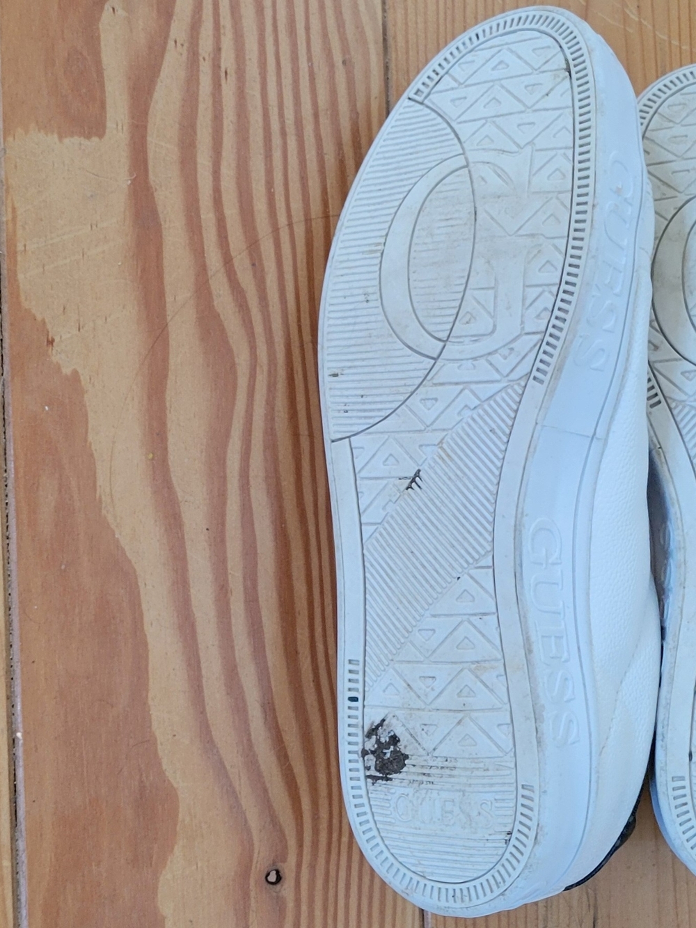 GUESS White Low-Top Logo Sneakers - Picture 6 of 6